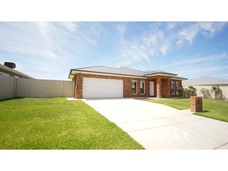 11 Wallaby Street, Gobbagombalin NSW 2650