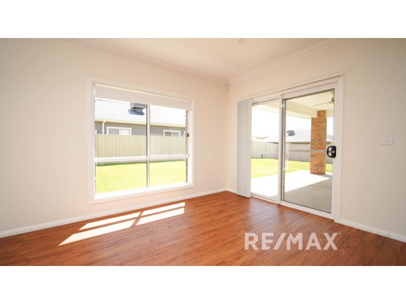 11 Wallaby Street, Gobbagombalin NSW 2650