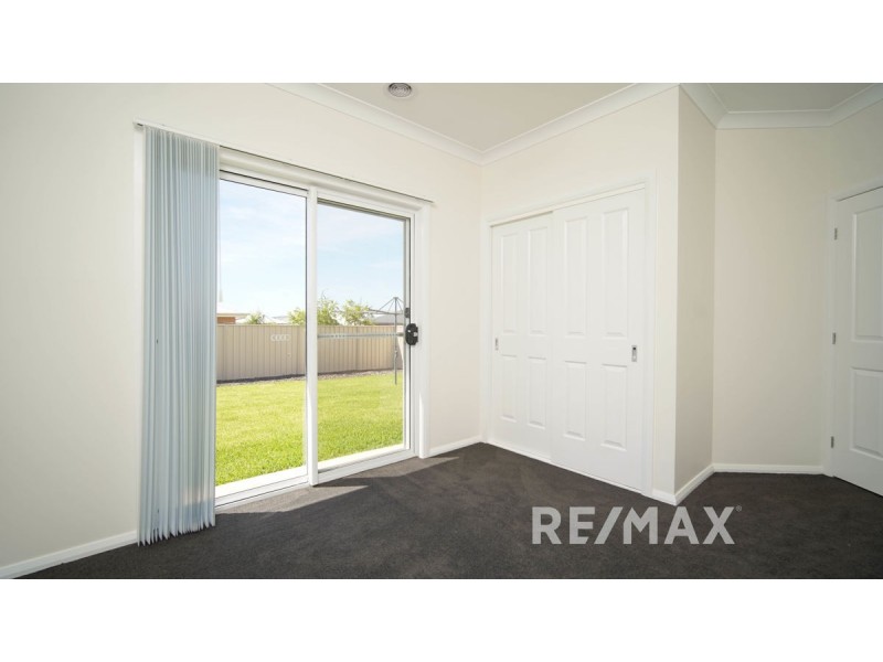 11 Wallaby Street, Gobbagombalin NSW 2650