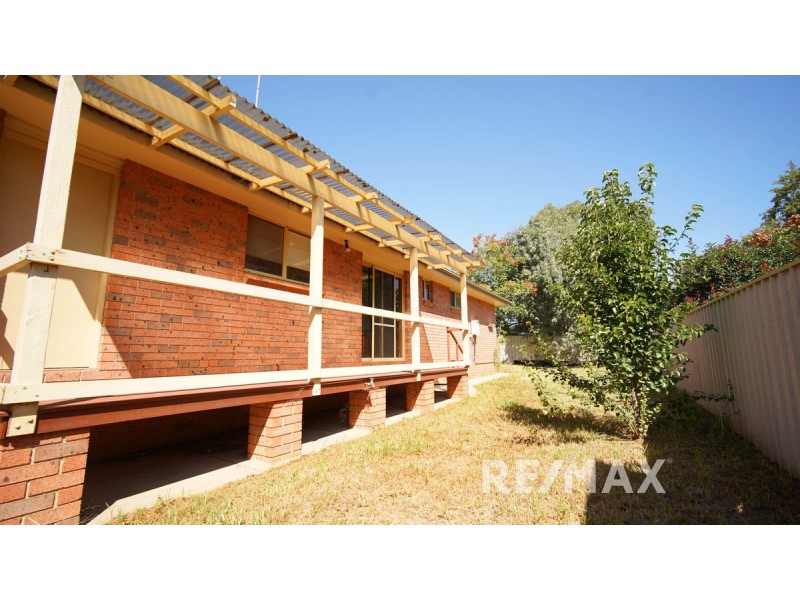 4/8 Kenneally Street, Kooringal NSW 2650