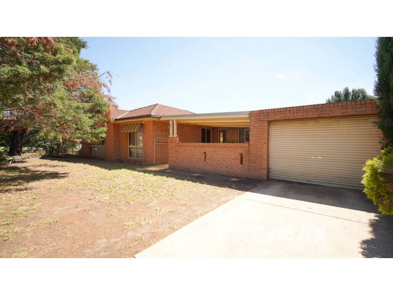 71 Dalman Parkway, Glenfield Park NSW 2650