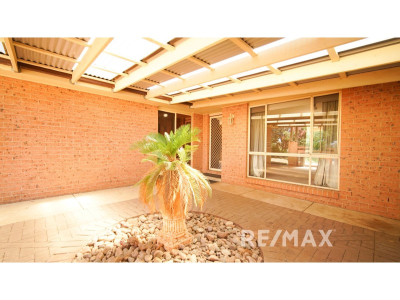 71 Dalman Parkway, Glenfield Park NSW 2650