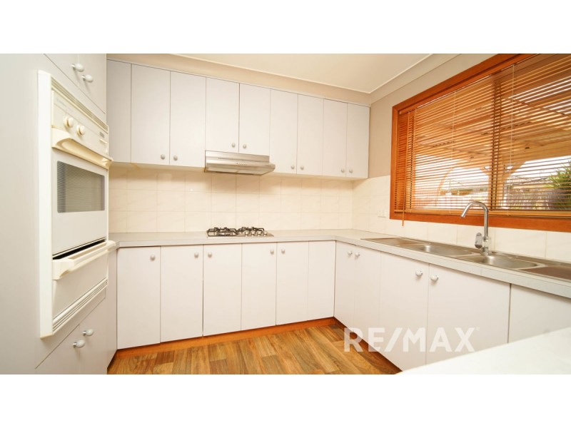 71 Dalman Parkway, Glenfield Park NSW 2650