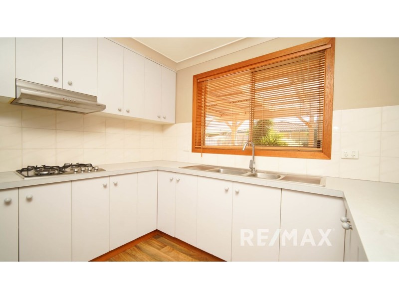 71 Dalman Parkway, Glenfield Park NSW 2650