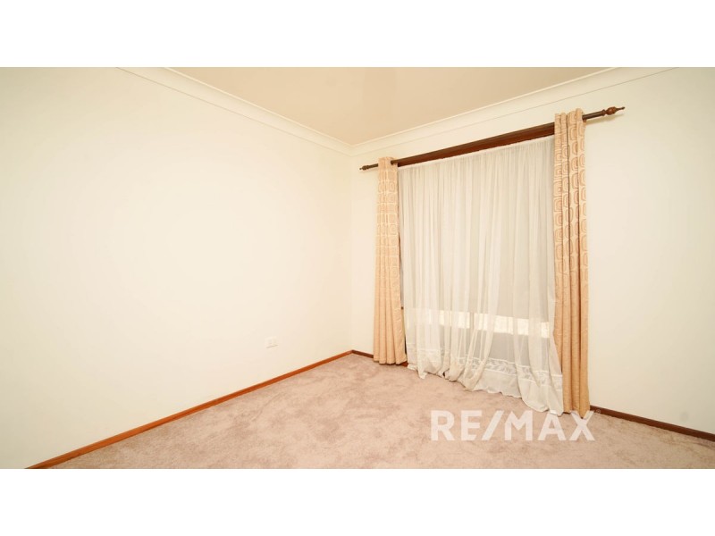 71 Dalman Parkway, Glenfield Park NSW 2650