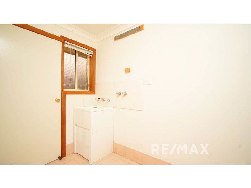 71 Dalman Parkway, Glenfield Park NSW 2650