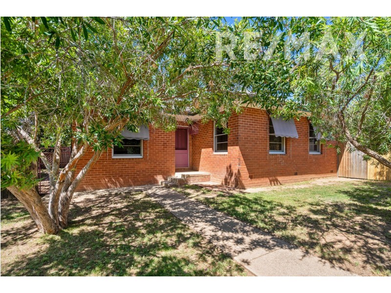 35 Bluett Crescent, Turvey Park NSW 2650