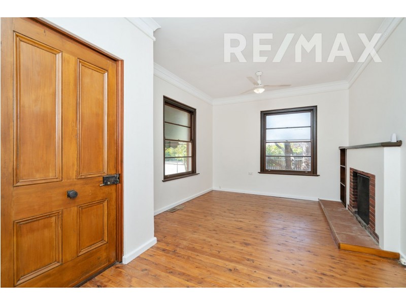 35 Bluett Crescent, Turvey Park NSW 2650