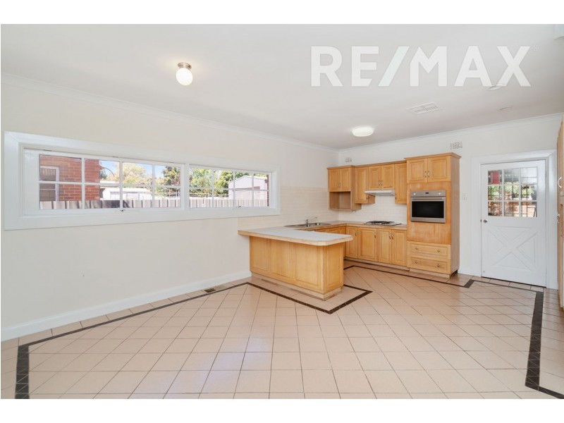 35 Bluett Crescent, Turvey Park NSW 2650