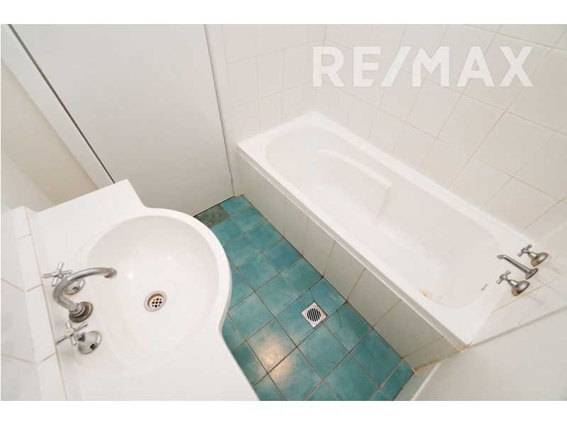 35 Bluett Crescent, Turvey Park NSW 2650