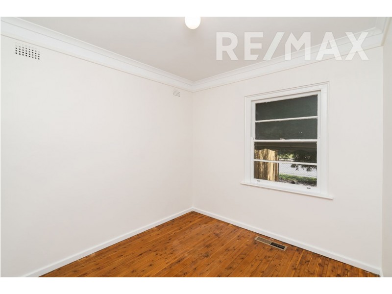 35 Bluett Crescent, Turvey Park NSW 2650