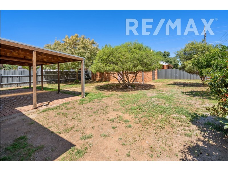 35 Bluett Crescent, Turvey Park NSW 2650