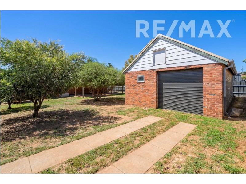 35 Bluett Crescent, Turvey Park NSW 2650