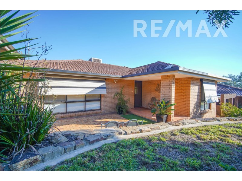 4 Lincoln Avenue, Tolland NSW 2650