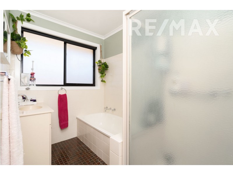 4 Lincoln Avenue, Tolland NSW 2650