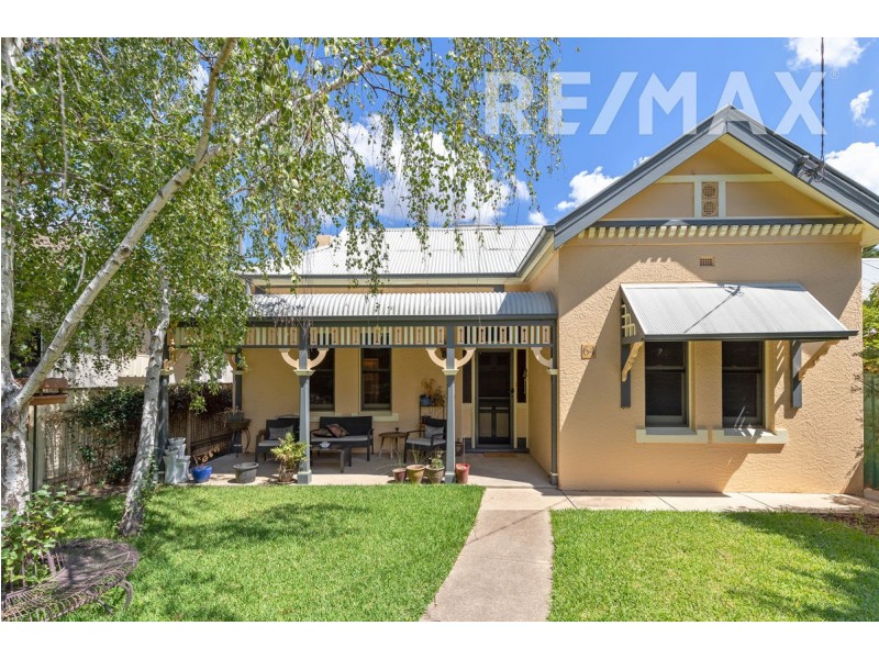 64 The Esplanade, Wagga Wagga NSW 2650