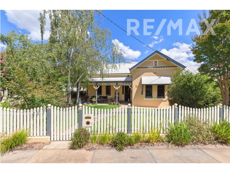 64 The Esplanade, Wagga Wagga NSW 2650