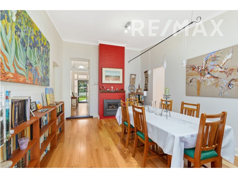 64 The Esplanade, Wagga Wagga NSW 2650