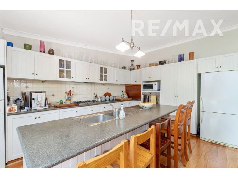 64 The Esplanade, Wagga Wagga NSW 2650