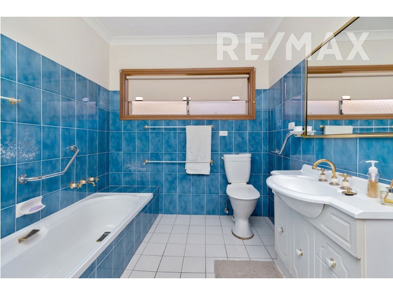 7 Overdale Drive, Bourkelands NSW 2650