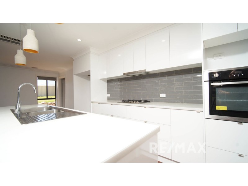 91 Barmedman Avenue, Gobbagombalin NSW 2650