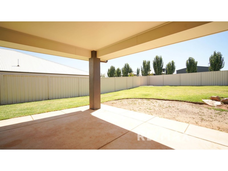 91 Barmedman Avenue, Gobbagombalin NSW 2650