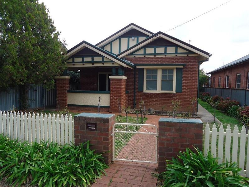 70 Thorne Street, Wagga Wagga NSW 2650