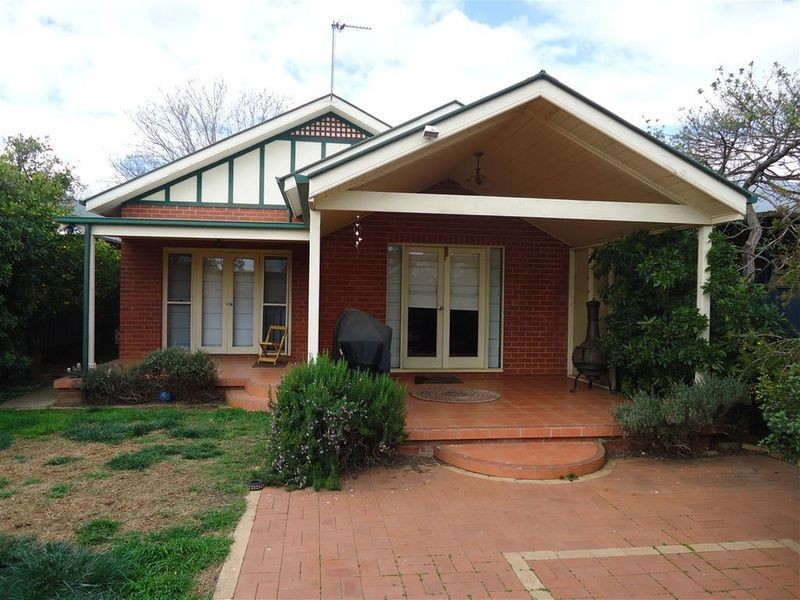 70 Thorne Street, Wagga Wagga NSW 2650