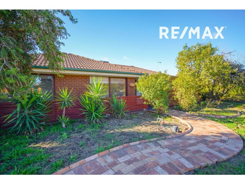 52 Pinaroo Drive, Glenfield Park NSW 2650