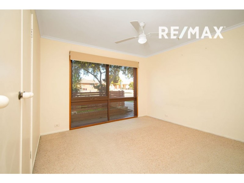 52 Pinaroo Drive, Glenfield Park NSW 2650