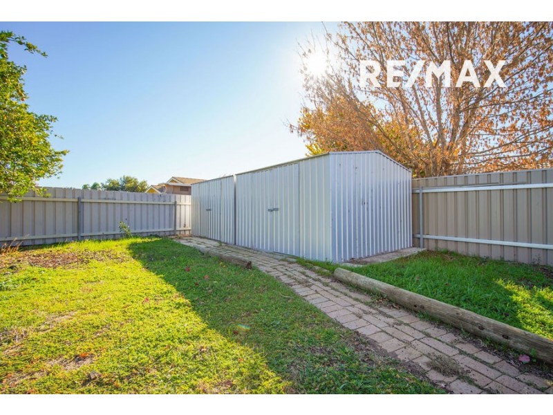 52 Pinaroo Drive, Glenfield Park NSW 2650
