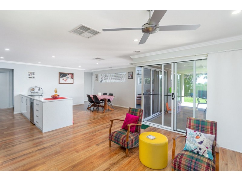 26 Barton Avenue, Lloyd NSW 2650