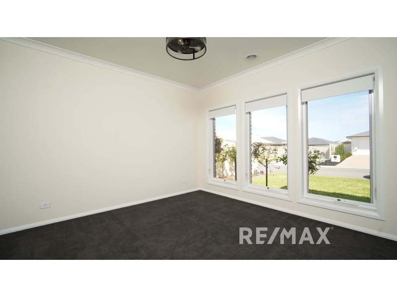 11 Wallaby Street, Gobbagombalin NSW 2650