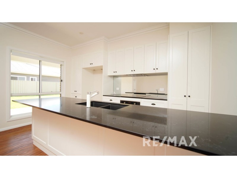 11 Wallaby Street, Gobbagombalin NSW 2650