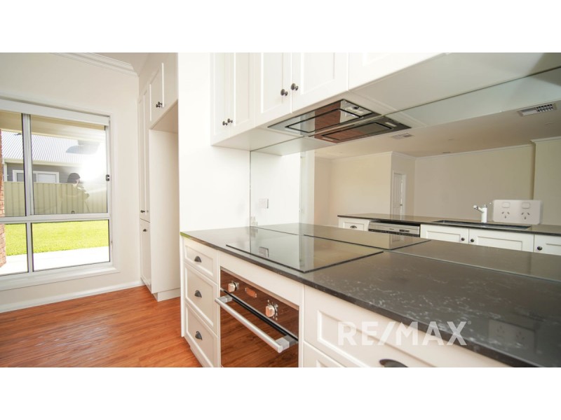 11 Wallaby Street, Gobbagombalin NSW 2650