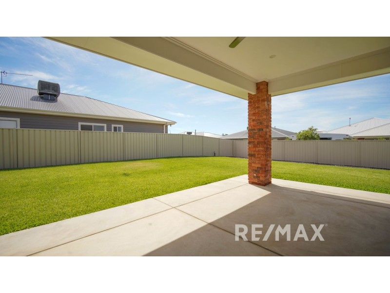 11 Wallaby Street, Gobbagombalin NSW 2650