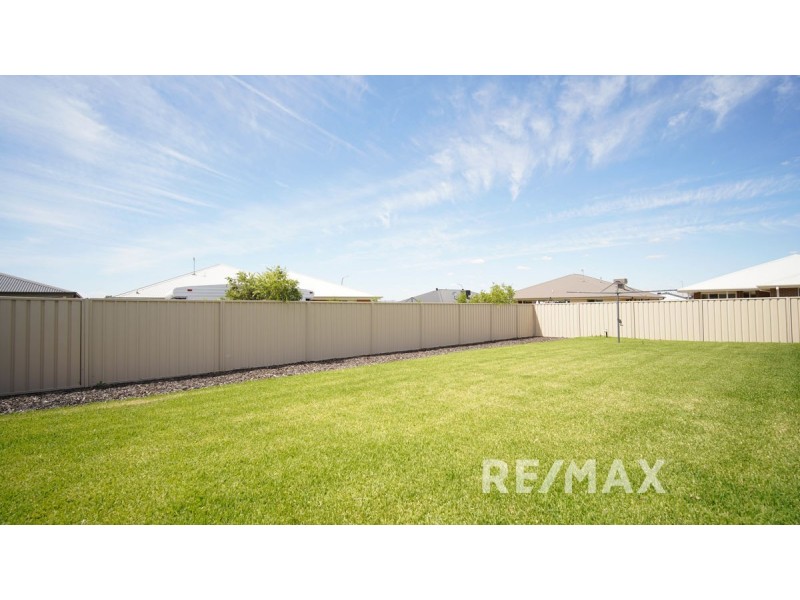 11 Wallaby Street, Gobbagombalin NSW 2650