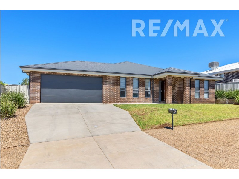 27 Alma Crescent, Wagga Wagga NSW 2650