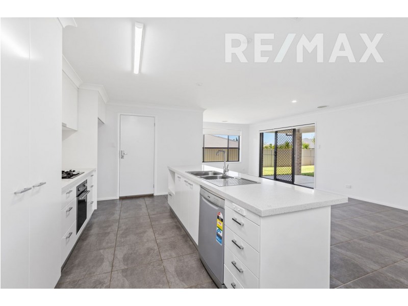 27 Alma Crescent, Wagga Wagga NSW 2650