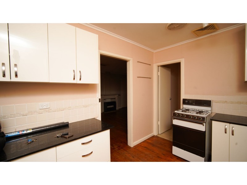 27 Gilmore Avenue, Mount Austin NSW 2650