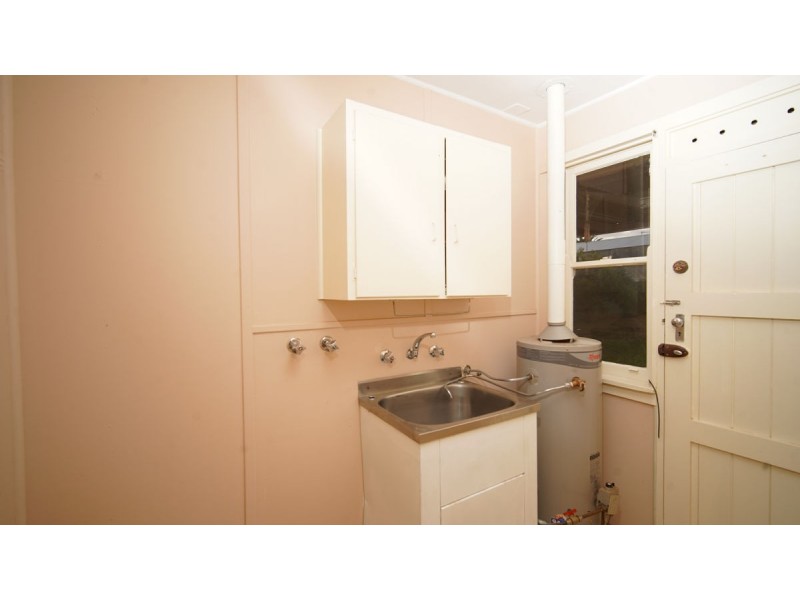 27 Gilmore Avenue, Mount Austin NSW 2650