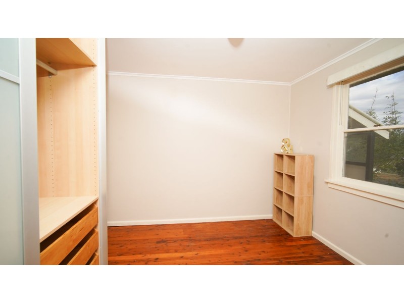 27 Gilmore Avenue, Mount Austin NSW 2650