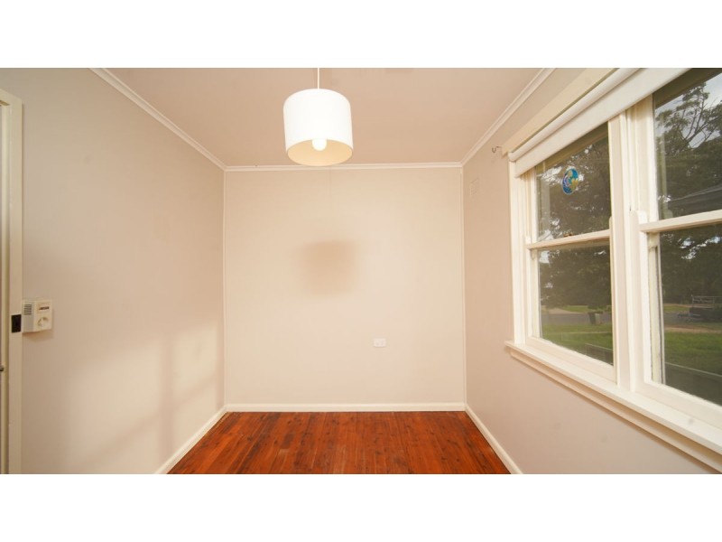 27 Gilmore Avenue, Mount Austin NSW 2650