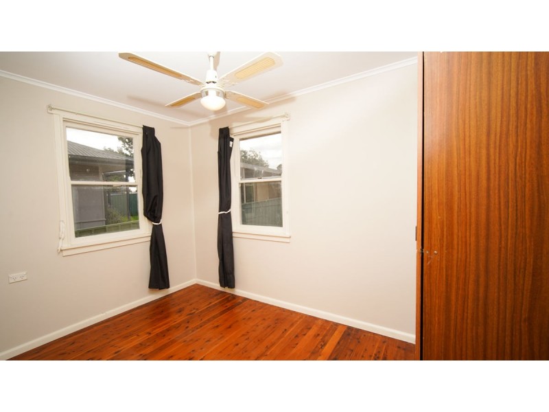 27 Gilmore Avenue, Mount Austin NSW 2650