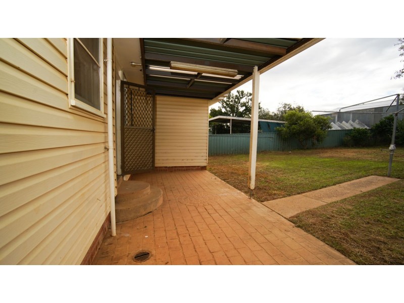 27 Gilmore Avenue, Mount Austin NSW 2650