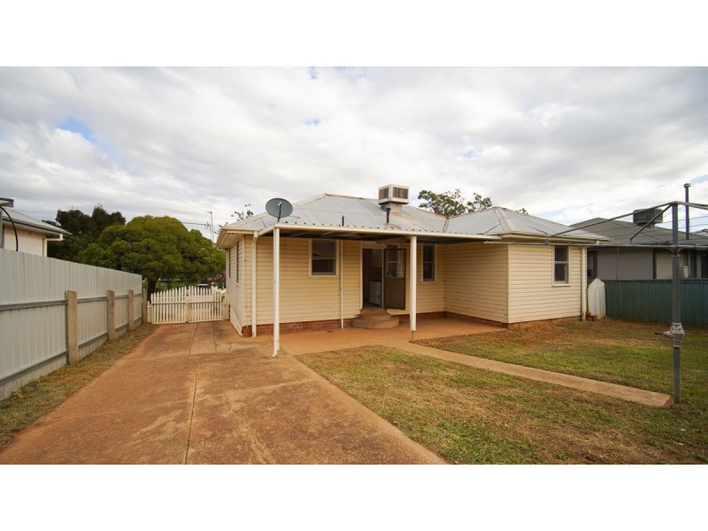 27 Gilmore Avenue, Mount Austin NSW 2650