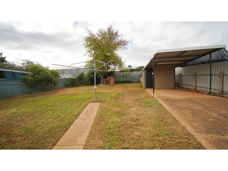 27 Gilmore Avenue, Mount Austin NSW 2650