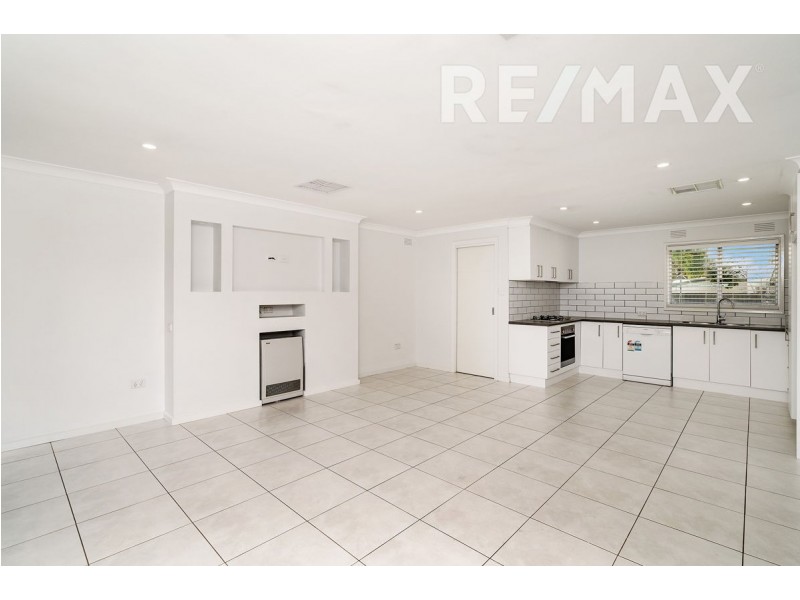 7 Nandina Avenue, Lake Albert NSW 2650