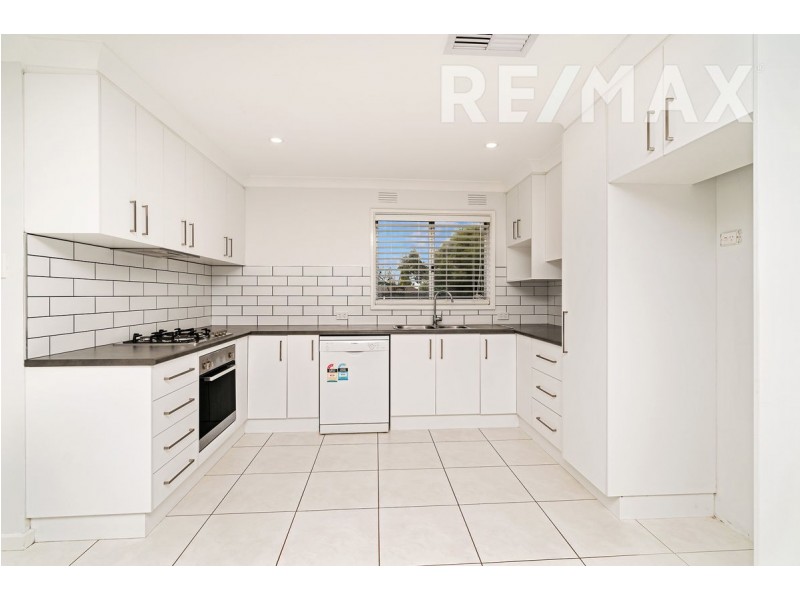 7 Nandina Avenue, Lake Albert NSW 2650