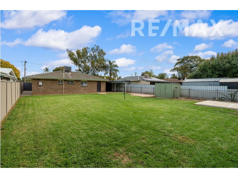 7 Nandina Avenue, Lake Albert NSW 2650